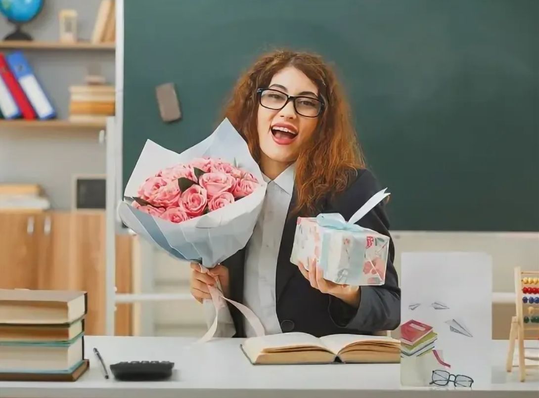 Читайте статью «Что подарить на день учителя?»